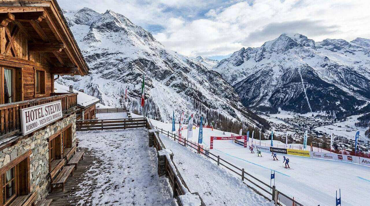 Centro storico medievale di Bormio con le Alpi innevate sullo sfondo